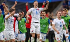 九游娱乐课程-斯洛伐克队稳定发挥，赢得欧洲杯晋级资格的简单介绍