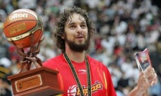 九游娱乐教练-西班牙篮球巨星传授技巧，青年选手受益的简单介绍