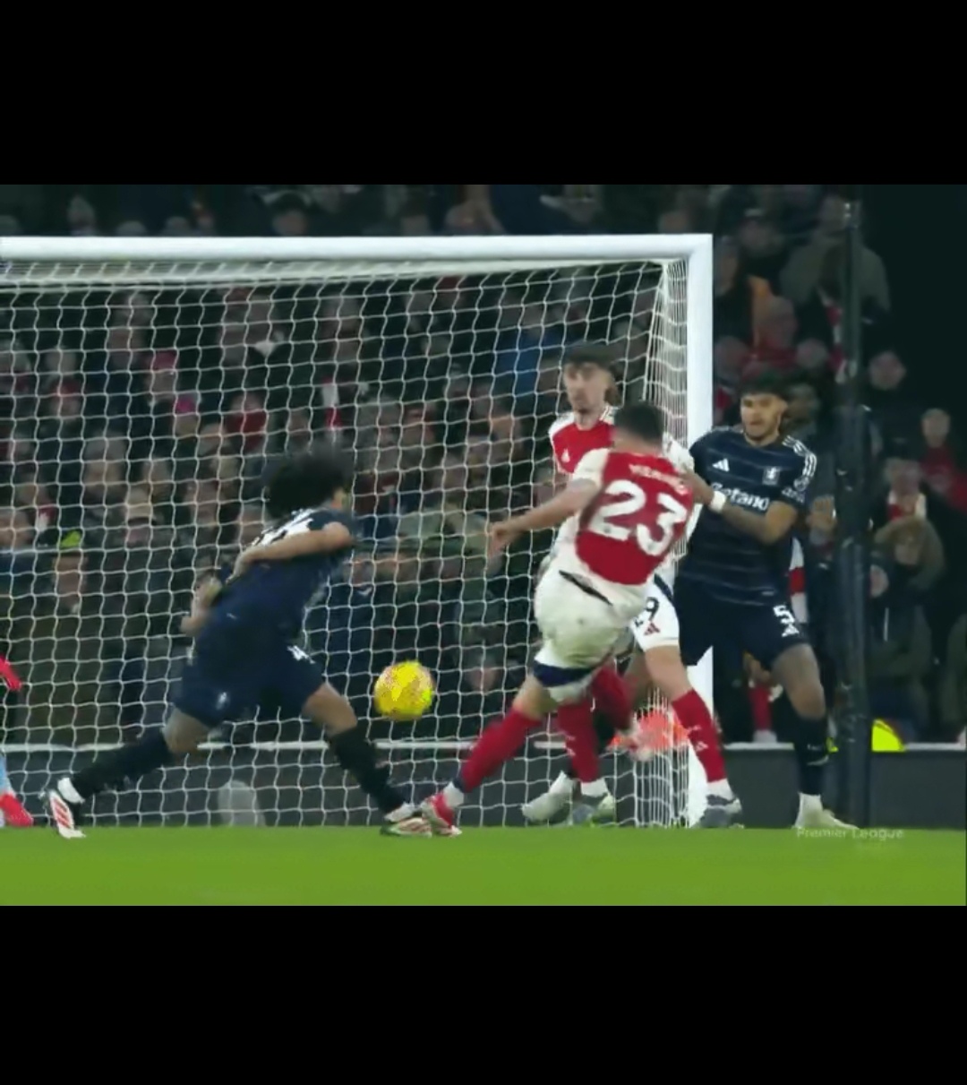 包含阿森纳遭遇连败，英超排名节节败退的词条