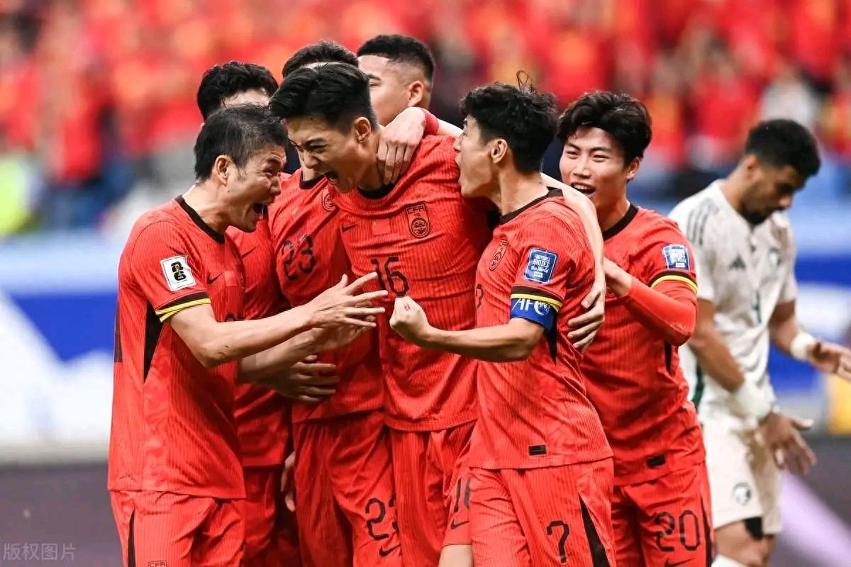 国内足球赛场实力悬殊，球队迎来胜利的简单介绍