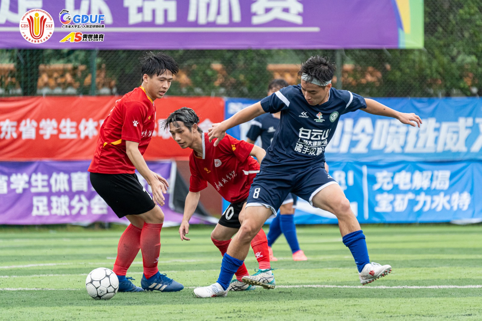 体育职业赛事为观众呈现出一场场精彩绝伦的比赛