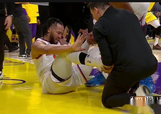 尼克斯队球员因伤病错失比赛机会的简单介绍