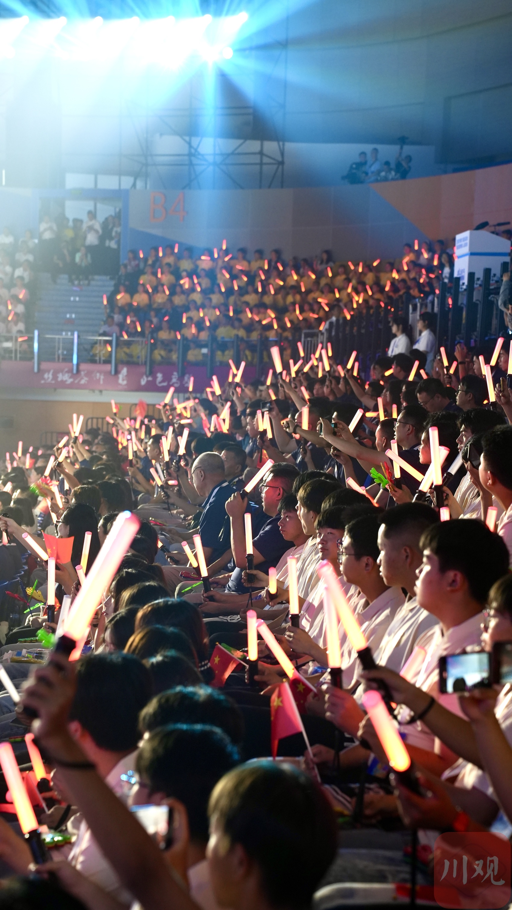 全运动会风采出彩，引来无数观众围观的简单介绍