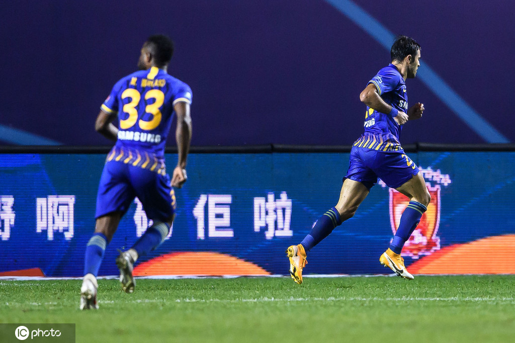 包含江苏苏宁客场胜负难分，抢分成功的词条