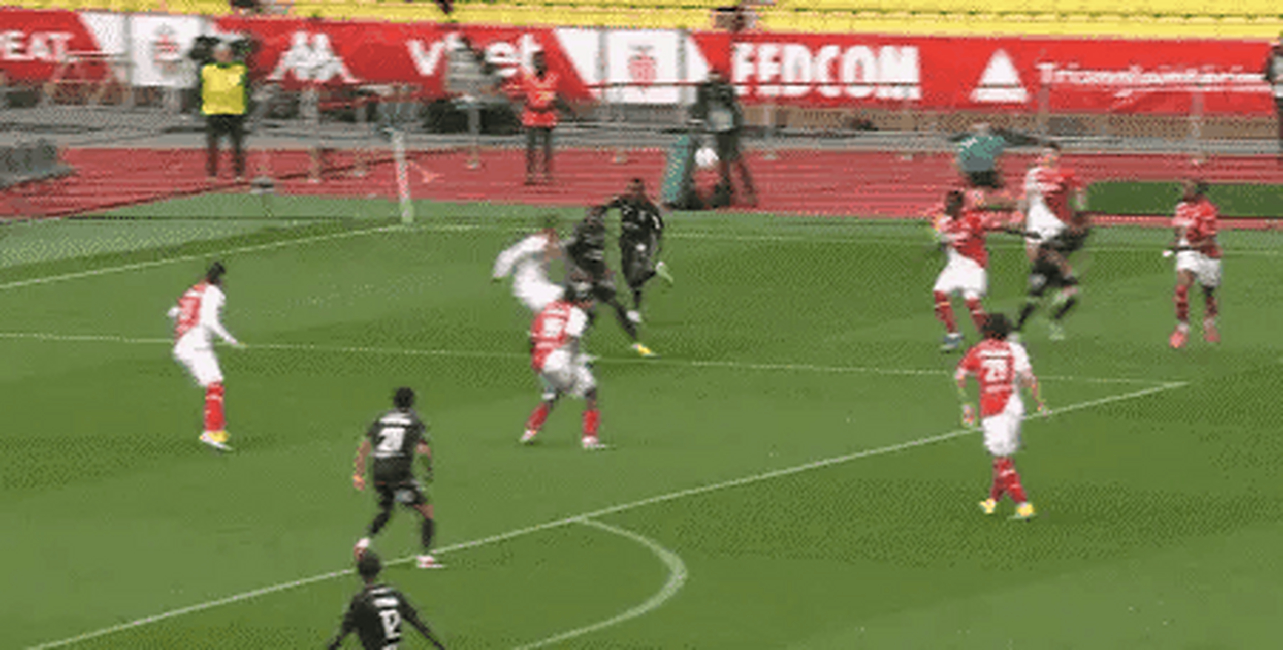 包含摩纳哥主场大胜洛里昂，重获胜利的词条