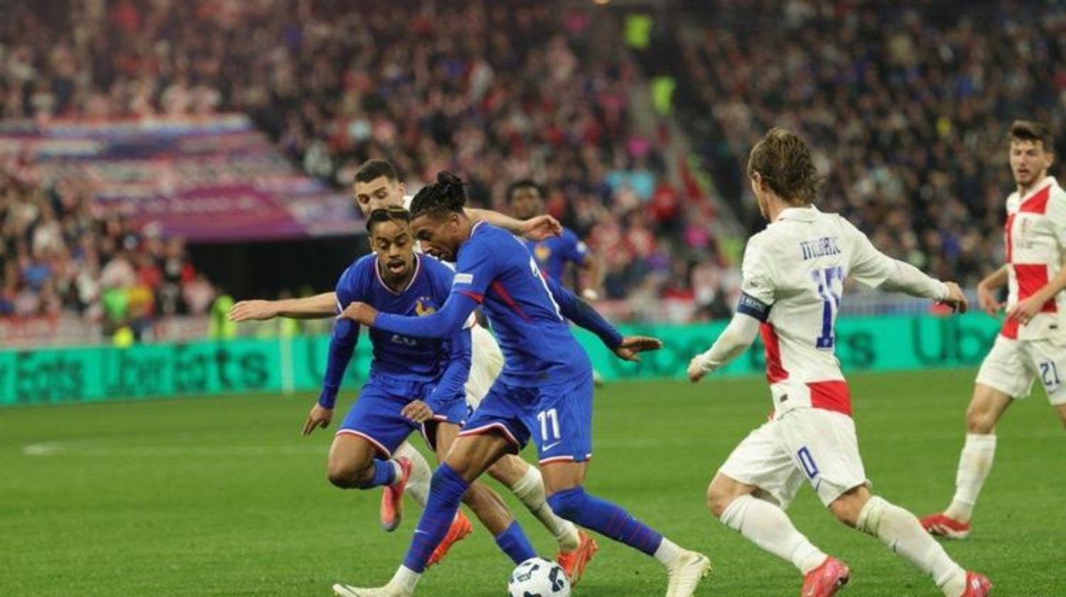 包含摩纳哥主场大胜洛里昂，重获胜利的词条