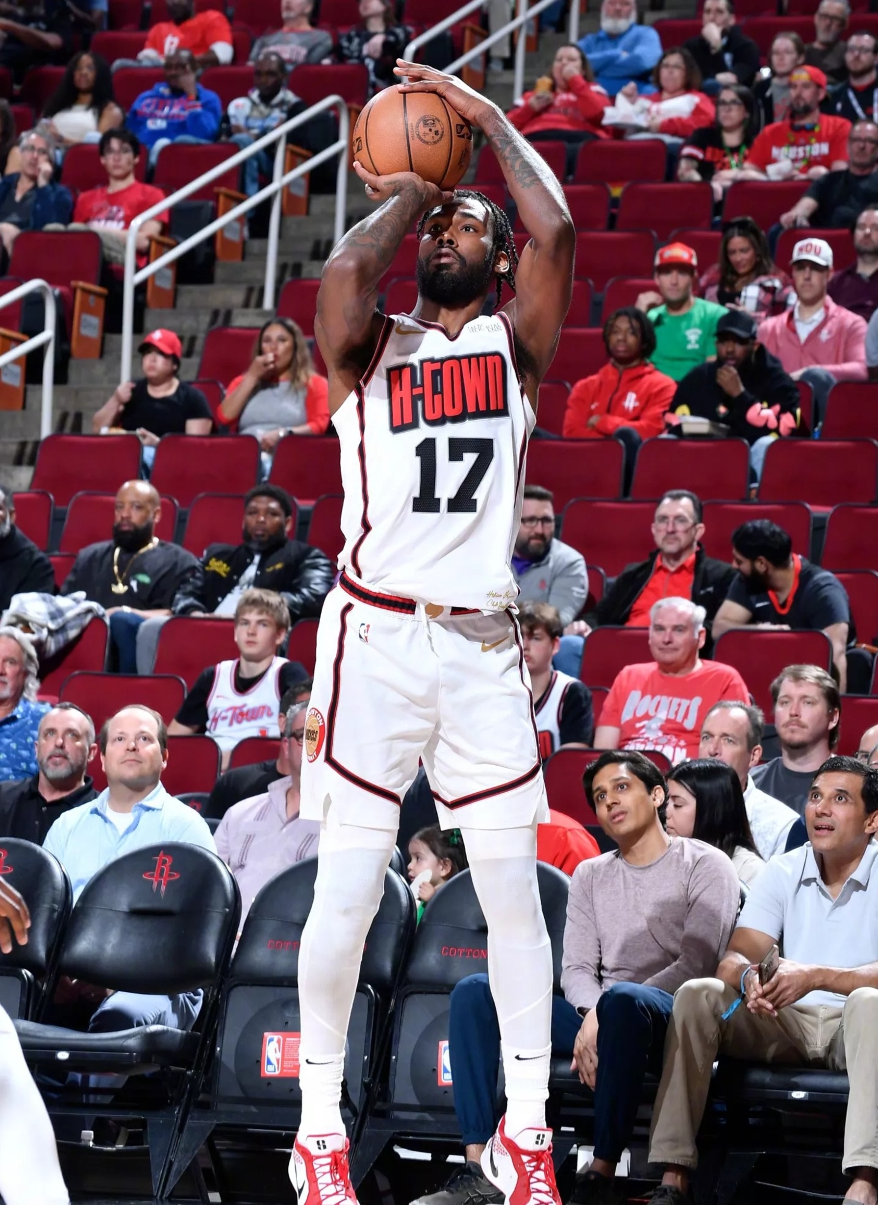 关于火箭队攻势如虹：球队进攻内线连续得分，领先对手拿下胜利的信息