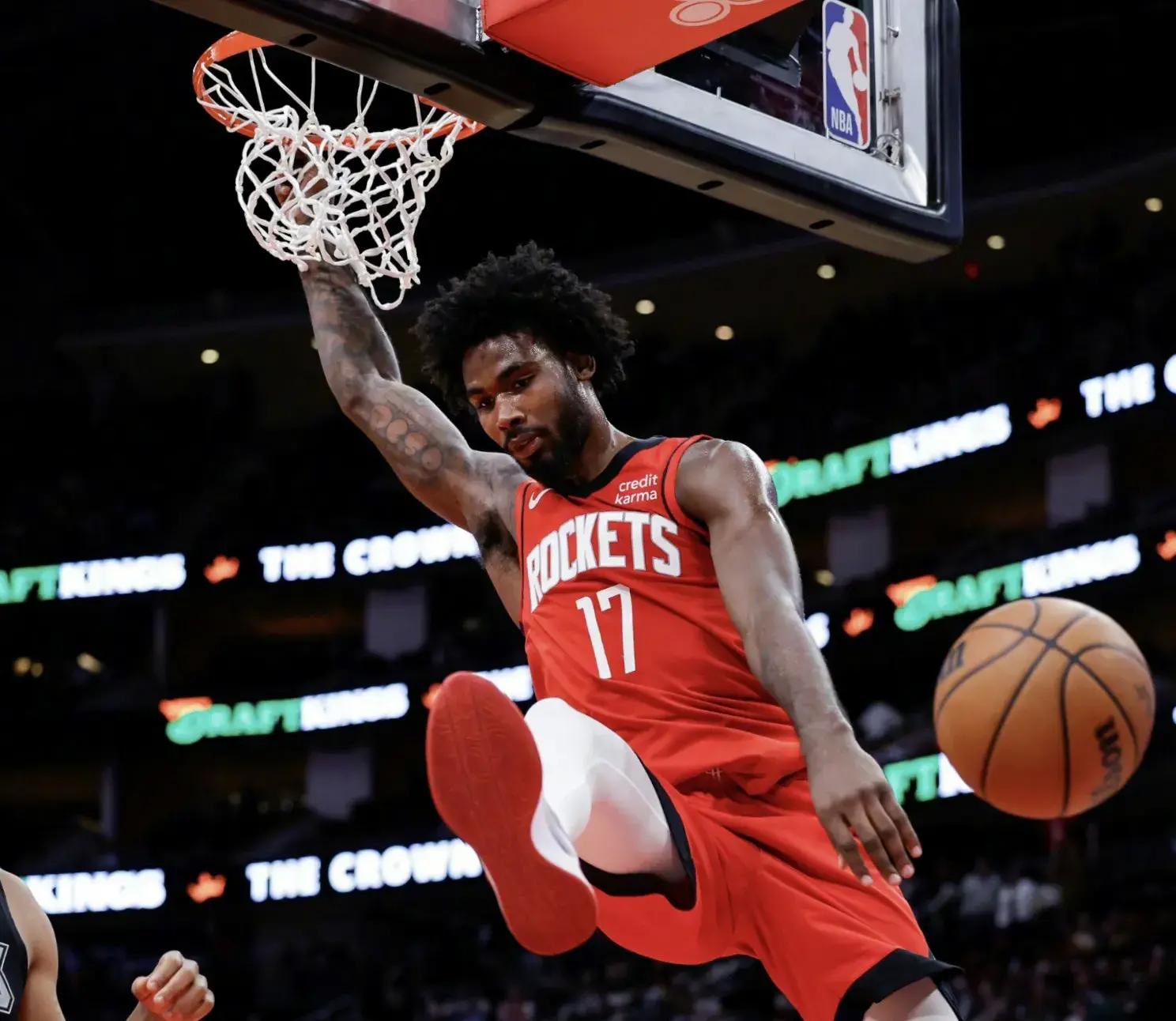 火箭前锋帕森斯在比赛中脚踝受伤，恐影响球队季后赛前景