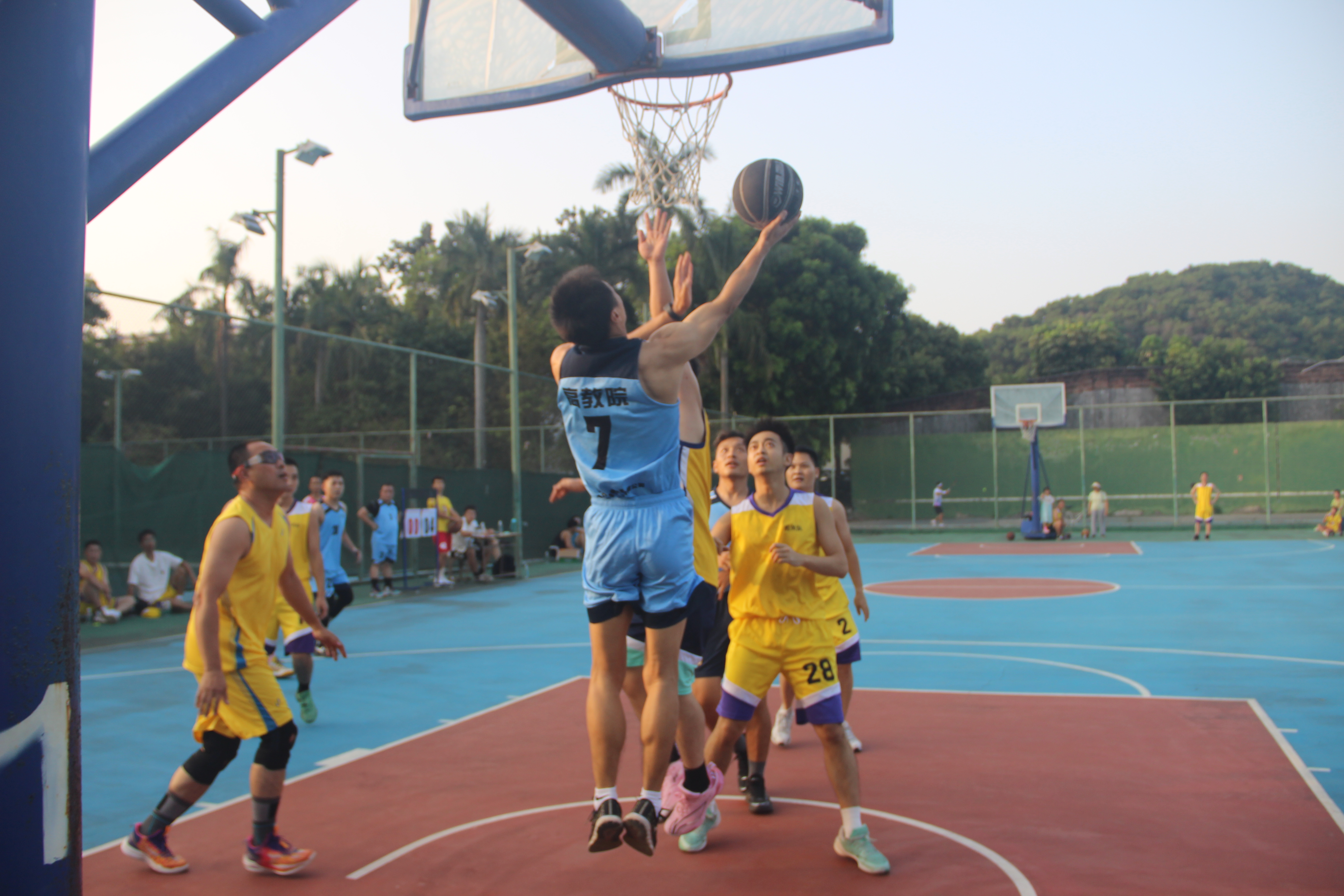 包含精彩纷呈：篮球联赛的热门赛事看点的词条