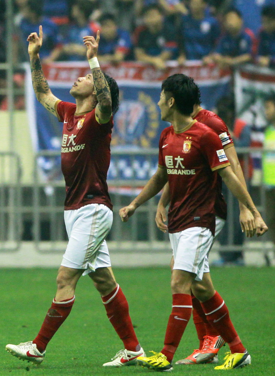 包含广州恒大大胜，继续保持联赛领先地位的词条