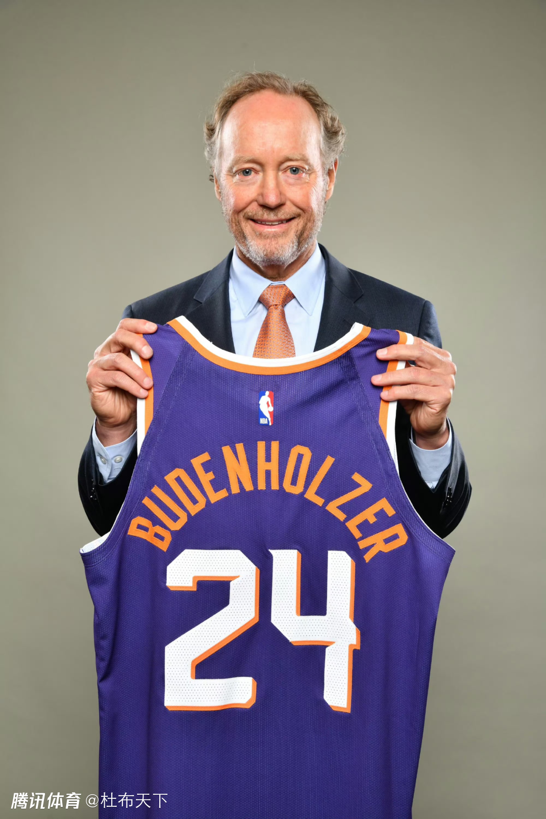 包含狼堡新帅上任，球队迎来新一轮变革的词条