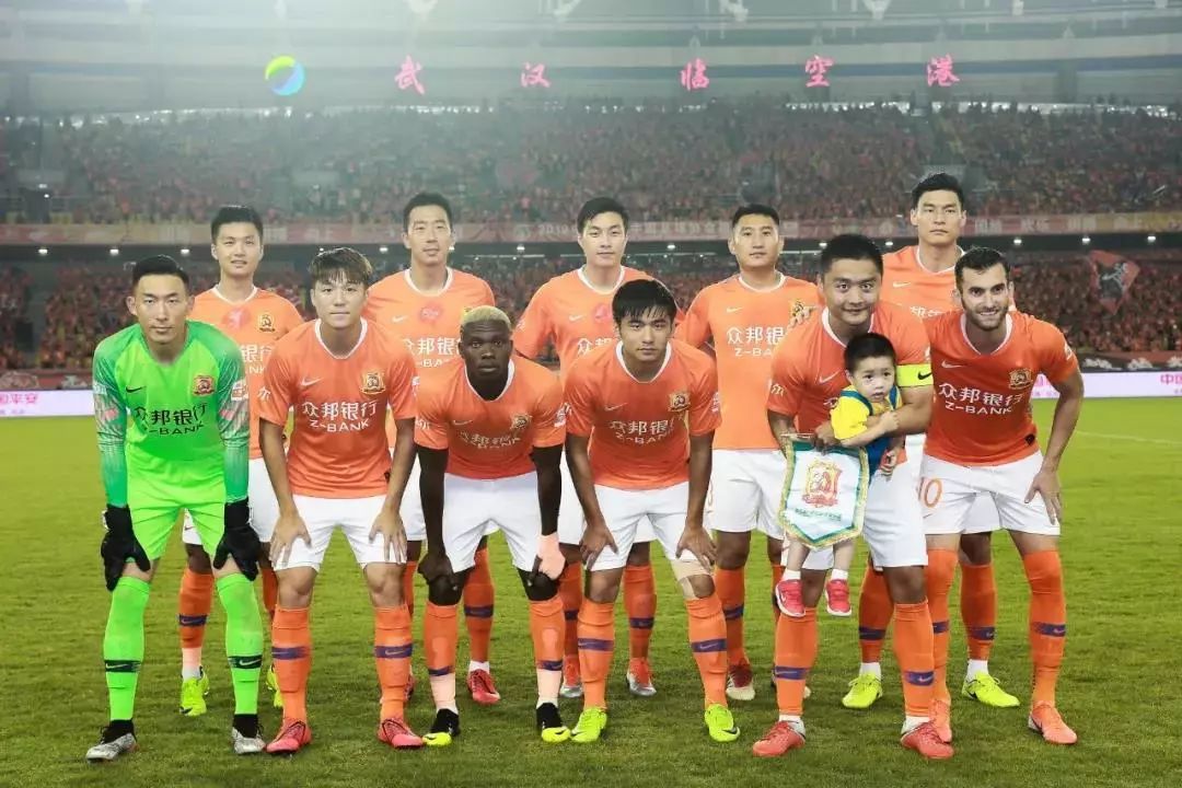 关于中超最新动态：武汉卓尔主场不敌深圳佳兆业，遭遇失利的信息