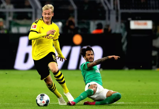 包含不莱梅客场被逆转，战绩再次滑坡的词条