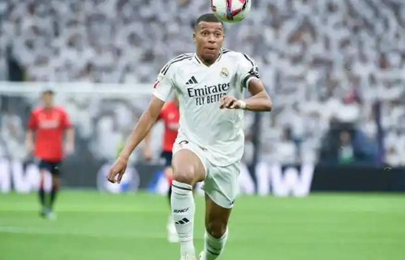 包含姆巴佩因身高争议再次引发关注，或将进行身高重新测量进行确认的词条