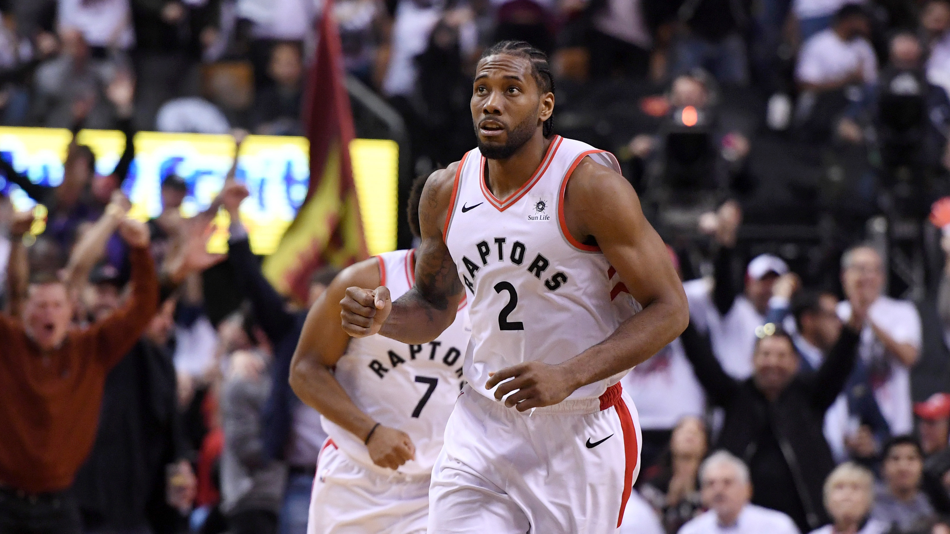 猛龙客场战胜凯尔特人，伦纳德表现出色