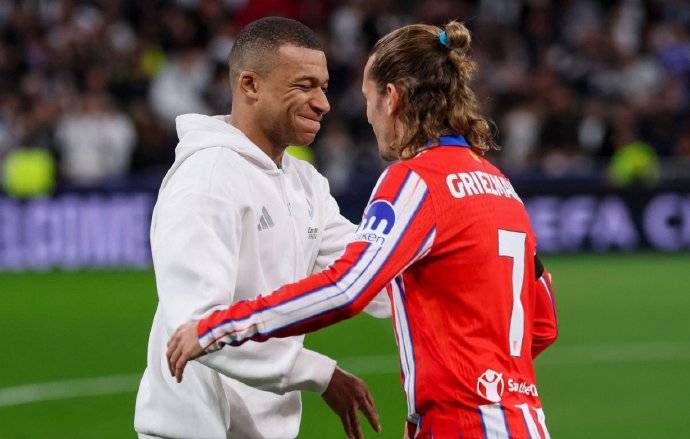 代表不同国家的球队将在球场上交锋